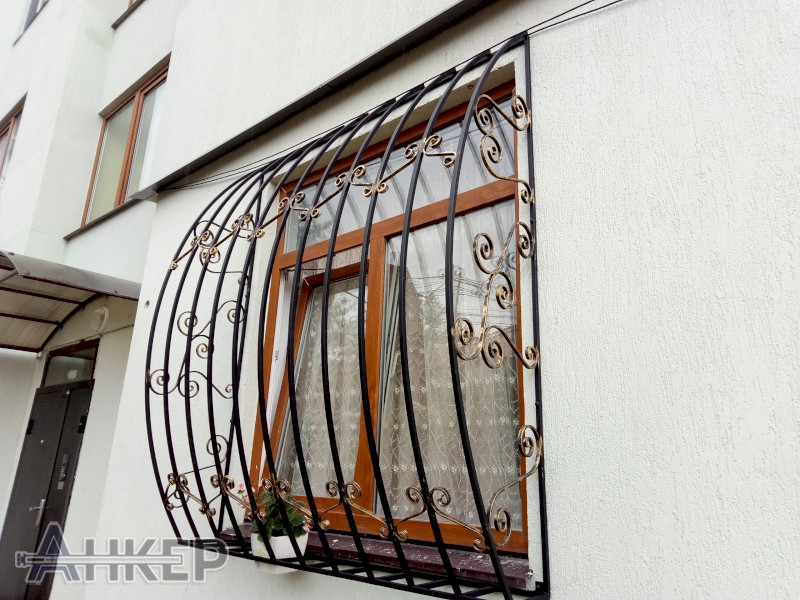 Дутая решетка на окно в Сочи
